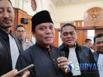 gus-nur-jalani-sidang-di-pn-surabaya.jpg
