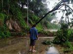 hujan-bawa-longsor-Mojokerto.jpg