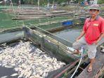 ikan-mati-di-Ngebel-Ponorogo.jpg