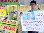 jeritan-PKL-Tuban-Jatim-akibat-direlokasi.jpg