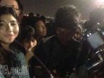 jk-indonesian-idol-nonton-gerhana-bulan-total-di-siola-surabaya_20180131_220717.jpg