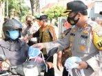 kapolres-pamekasan-akbp-apip-ginanjar-masker-kabupaten-pamekasan.jpg