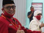 kelana-aprilianto-dwi-astutik-saat-mendaftar-ke-kpu-sidoarjo-jumat-492020-sore.jpg