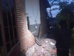 Dahsyatnya Angin Kencang Sampai Robohkan Tembok, Merusak Puluhan Rumah di 3 Desa di Tulungagung