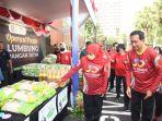 khofifah-melepas-keberangkatkan-truk-yang-membawa-aneka-sembako.jpg