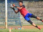 kiper-gresik-united-ali-budi-raharjo.jpg