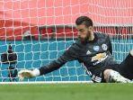kiper-manchester-united-david-de-gea-hanya-bisa-melihat-bola-menjebol-gawangnya.jpg