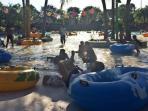 kolam-renang-wahana-wisata-surabaya-ciputra-waterpark_20160707_193258.jpg