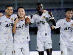 laga-antara-dewa-united-vs-persik-kediri.jpg
