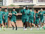 latihan-tim-Persebaya-Surabaya-2192024.jpg