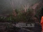 longsor-di-raya-trenggalek-ponorogo-senin-1422022-dini-hari.jpg