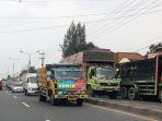 macet-parah-akibat-pengecoran-jalan-nasional-di-Trowulan-Mojokerto.jpg