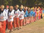 mahasiswa-universitas-jember-berparade-pakaian-adat-sumpah-pemuda_20151028_184230.jpg