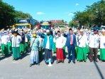 melepas-santri-sidogiri-asal-pamekasan-madura-di-lapangan.jpg