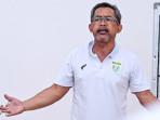 memecat-Aji-Santoso-dari-kepelatihan-karena-performa-buruk-tim-empat-laga-awal.jpg