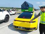 mobil-sports-Porsche-tabrak-Honda-Jazz-di-Tol-Kertosono-Caruban-Nganjuk-Jatim.jpg