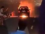mobil-terbakar-hebat-di-atas-Jembatan-Surabaya.jpg