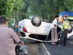 mobil-terguling-di-Rejotangan-Tulungagung.jpg