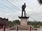 monumen-sikatan-di-simpang-tiga-ngantru-tulungagung.jpg