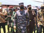 pangkoarmada-ii-laksamana-muda-tni-iwan-isnurwanto-meninjau-vaksinasi-di-lapangan-thor.jpg