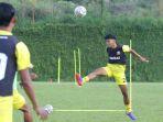 pemain-deltras-fc-sidoarjo-saat-mengikuti-training-camp.jpg
