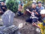 pemakaman-korban-mutilasi-Uswatun-Khasanah-di-Blitar-Jawa-Timur.jpg