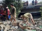 10 Truk Sampah Terangkut Dari Sungai Kalianak, Warga Surabaya Juga Diminta Peduli Lingkungan