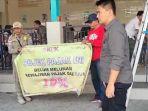 penurunan-banner-tak-patuh-pajak-di-Warung-Gang-Amboina-Bangkalan.jpg