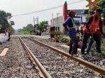 perbaikan-jalur-kereta-api-di-Kota-Blitar.jpg