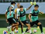 persebaya-jajal-lapangan-sleman.jpg