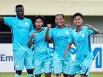 persela-Persela-menang-3-1-lewat-hattrick-Ezechiel-Ndouasel.jpg