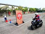 peserta-safety-riding-MPM-Honda-Jatim-berlatih-teknik-berkendara-aman-di-tengah-cuaca-panas.jpg