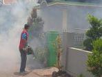 petugas-melakukan-fogging-di-Probolinggo.jpg