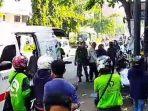 proses-evakuasi-pencari-burung-di-Jember-yang-tewas-tersetrum.jpg