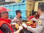 proses-evakuasi-sopir-yang-meninggal-di-Mojokerto.jpg