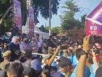 puluhan-ribu-peserta-jalan-sehat-di-Situbondo.jpg