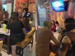 ramusaji-di-salah-satu-kafe-di-Jalan-Tambang-Rabu-15102025-malam.jpg