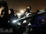 ratusan-pelajar-menyaksikan-gerhana-bulan-total-dari-lt-8-gedung-siola_20180131_203728.jpg