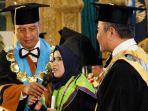 rektor-UNESA-Prof-Dr-Nurhasan-M-Kes-bersama-Titik-Muliani.jpg