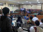 sidang-secara-online-terhadap-Itong-Isnaeni-Hidayat.jpg