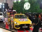 suasana-booth-mg-di-giias-surabaya-tampak-ramai-dikunjungi-pengunjung.jpg