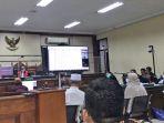 suasana-sidang-hakim-nonaktif-itong-isnaini-hidayat-di-pengadilan-tipikor-surabaya.jpg