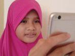 syahirah-putri-fahmi-saat-melakukan-aktivitas-belajar-di-rumah.jpg