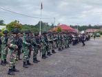 tangkal-aksi-kkb-papua-di-maybrat-satgas-yonif-raider-khusus-136ts-gelar-apel-gabungan-tni-polri.jpg