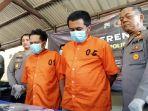 tersangka-penggelapan-mobil-mobil-bos-diamankan-di-Mapolsek-Tandes-Surabaya.jpg