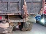 truk-rusak-parkir-yang-ditabrak-warga-Rejotangan-Tulungagung.jpg