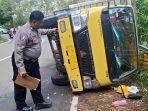 truk-sembako-asal-Sidoarjo-terguling-di-Magetan-Jawa-Timur.jpg