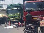 truk-tabrak-pemotor-di-Gresik.jpg