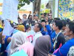 unjuk-rasa-PKL-di-depan-kantor-Bupati-Tuban-7102025.jpg