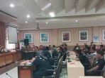 warga-Bandung-Lamongan-diterima-Komisi-A-DPRD-Lamongan.jpg